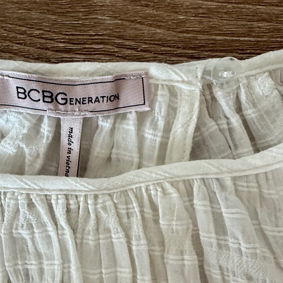 NWT BCBGeneration White Off Open Back Top (Size L) - Picture 6 of 10